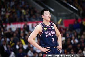 没啥表现！胡明轩4中1仅拿3分4板4助 正负值-21