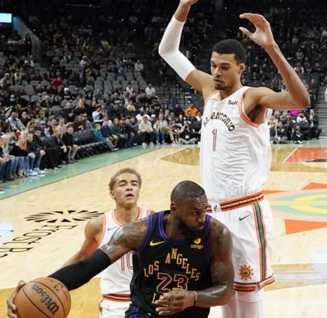 PG电子-间隔20年状元对决！文班VS詹皇：我没特别感觉